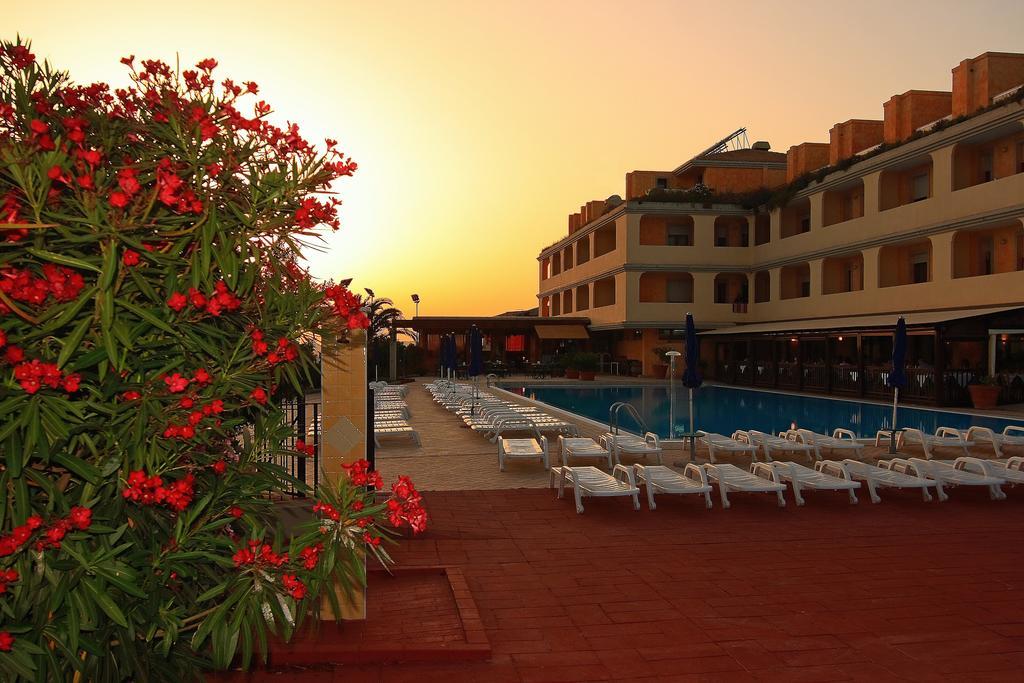 Borgo Saraceno Hotel-Residence 산타테레사의갈루라 외부 사진