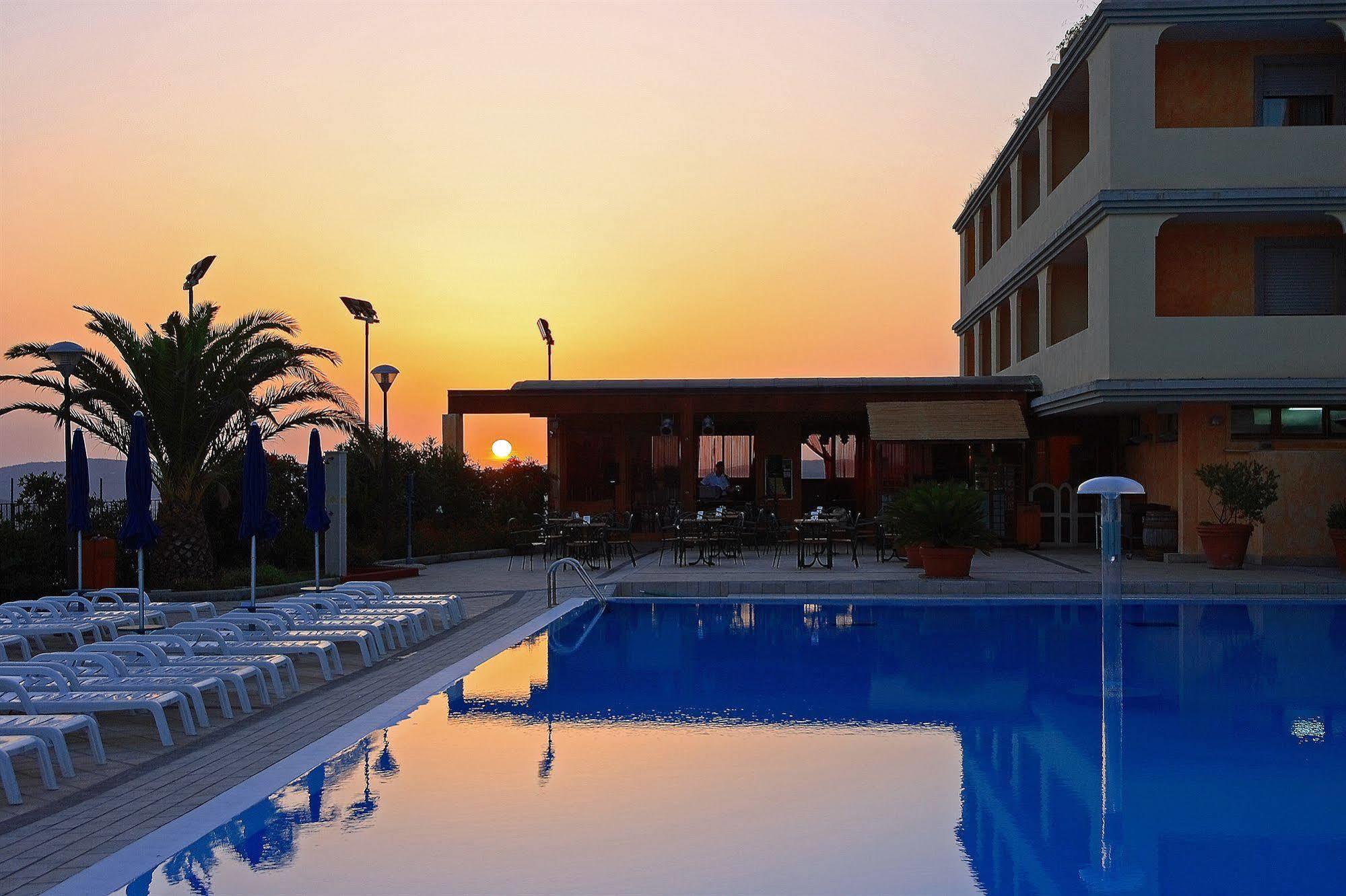 Borgo Saraceno Hotel-Residence 산타테레사의갈루라 외부 사진