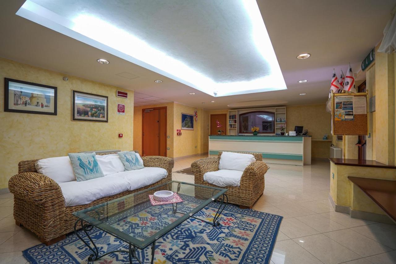 Borgo Saraceno Hotel-Residence 산타테레사의갈루라 외부 사진